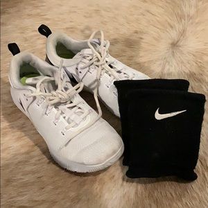 Nike Volleyball set with knee pads.